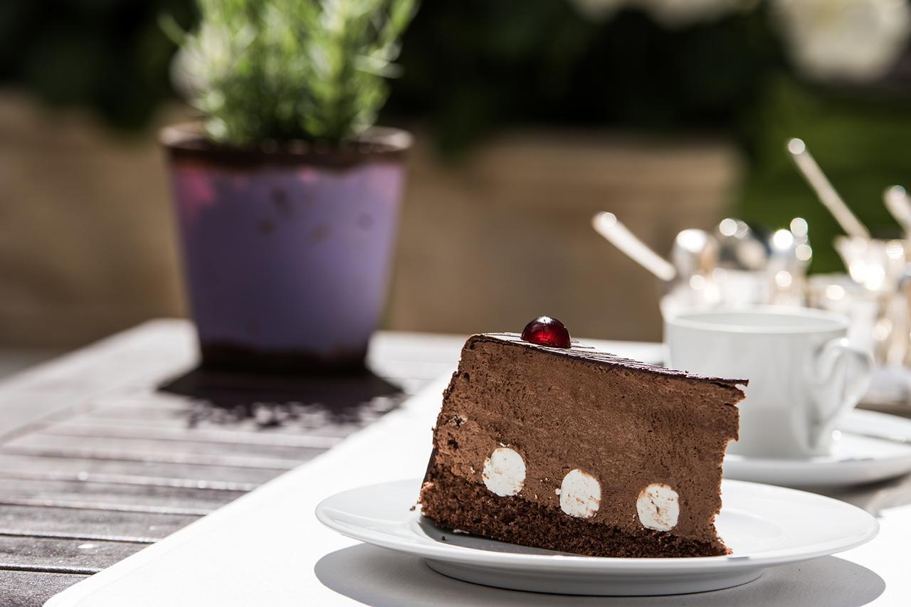 Privathotel Lindtner Hamburgo Exterior foto A piece of chocolate cheesecake