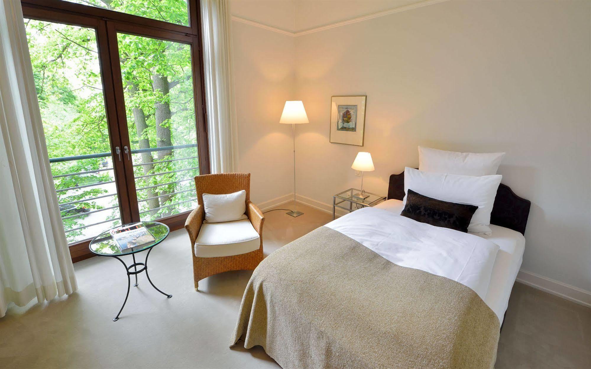 Privathotel Lindtner Hamburgo Exterior foto A bedroom at the hotel