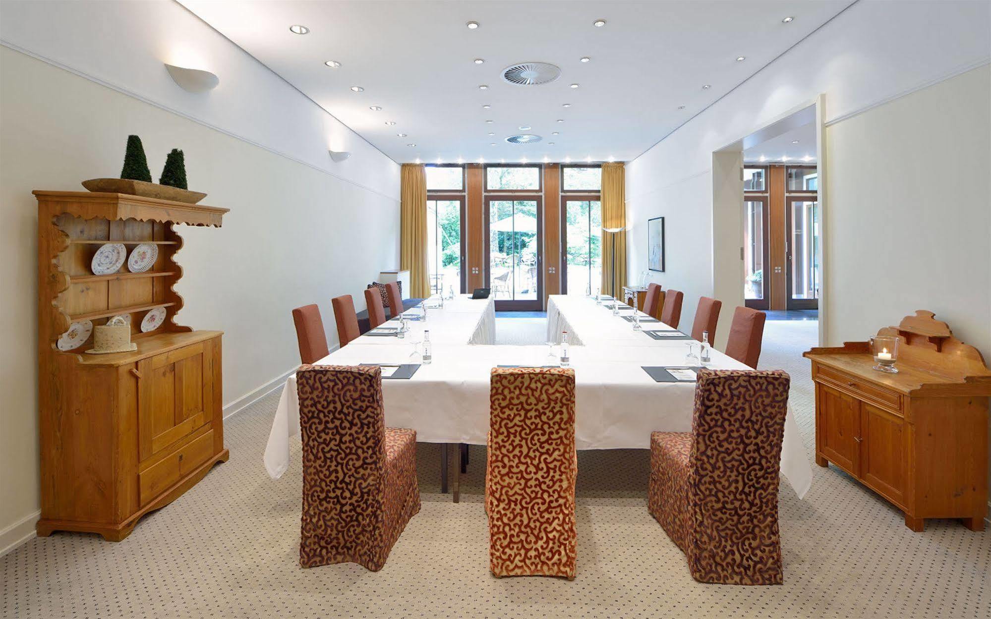 Privathotel Lindtner Hamburgo Exterior foto The meeting room of the Federal Council